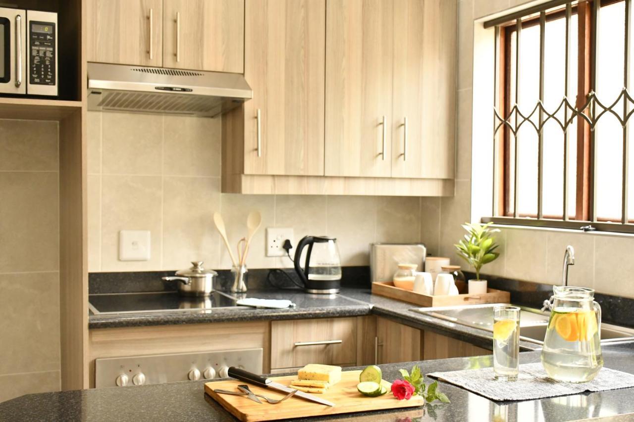 Spacious Self-Catering Apartment At Etuna Gardens. Pretoria-Noord Kültér fotó