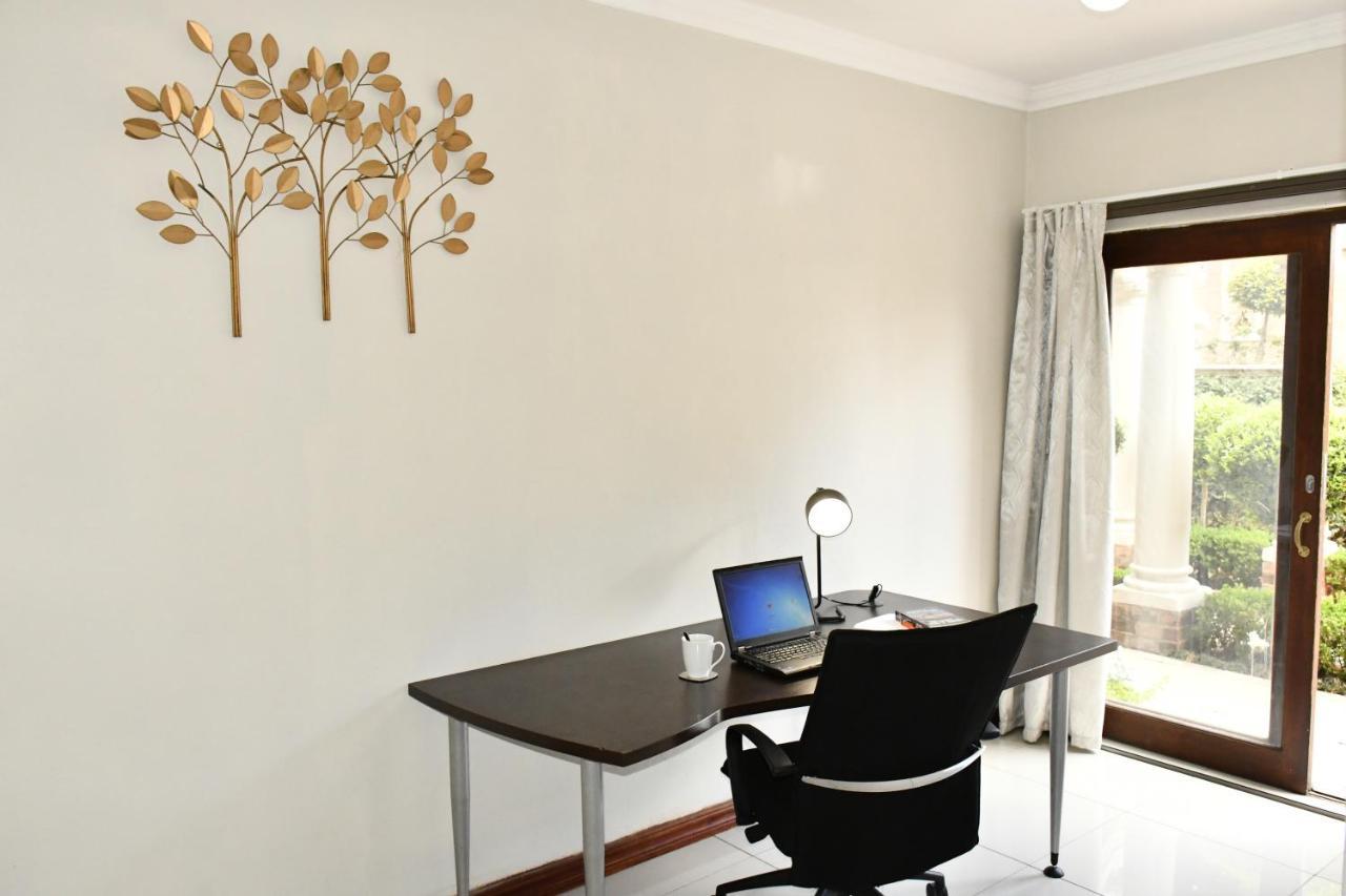 Spacious Self-Catering Apartment At Etuna Gardens. Pretoria-Noord Kültér fotó